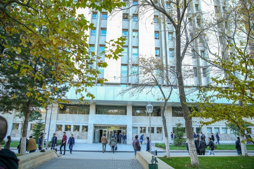 Bakıdakı bu universitetlərin bölgələrə köçürülməsi müzakirə olunur