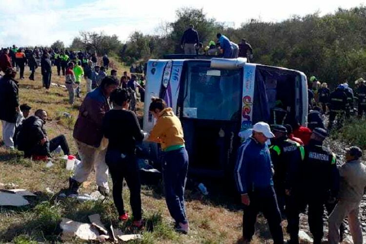 Argentinada məktəb avtobusu qəzaya uğrayıb, ölənlər var