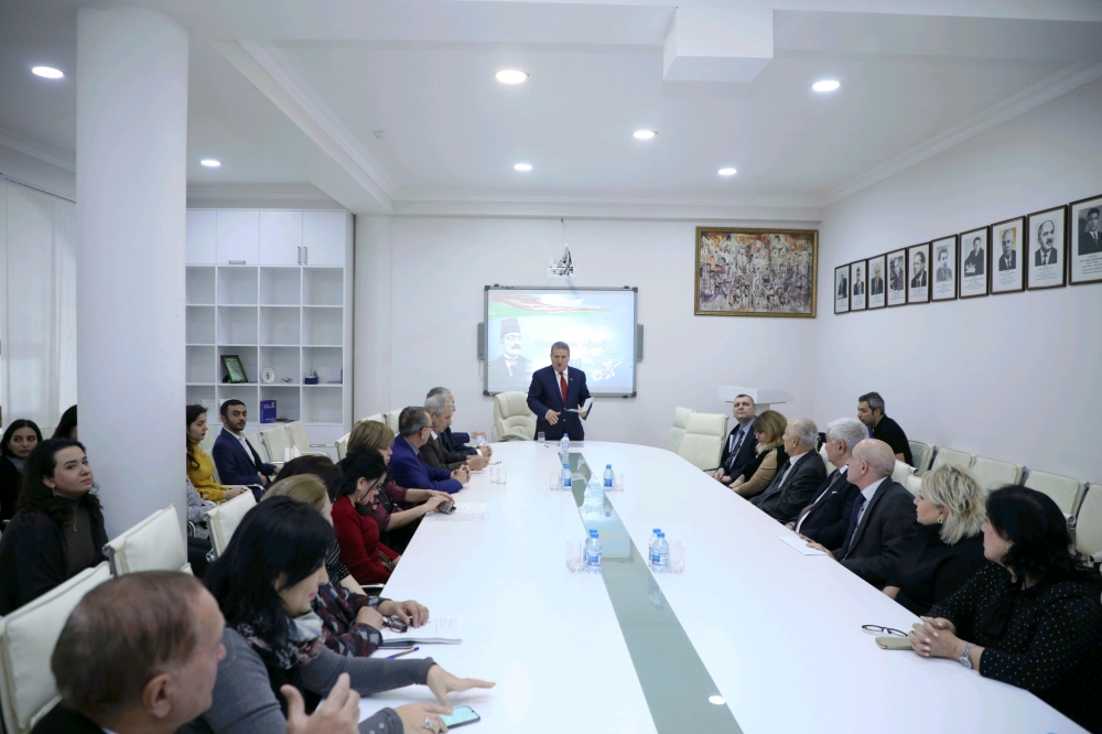 Ədəbiyyat İnstitutunda Əhməd bəy Ağaoğlunun 150 illik yubileyi qeyd olunub