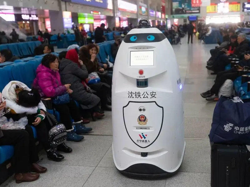 Çində robot polislər dəmir yolu stansiyalarında patrul xidmətinə başlayıb