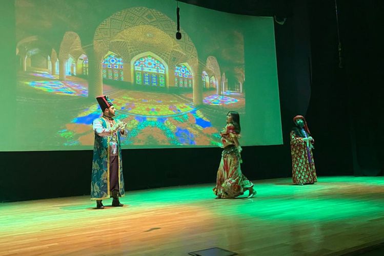 UNEC tələbələrinin “Nəsimi” tamaşası Ankarada