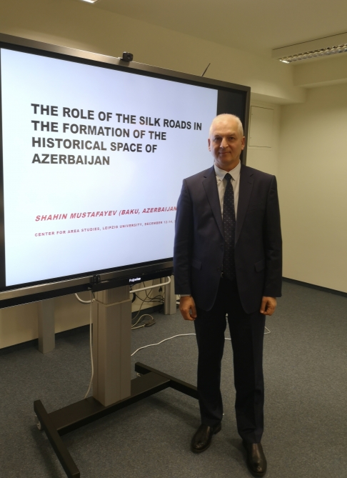 Beynəlxalq konfransda Azərbaycanın tarixi məkanının formalaşmasında İpək Yolunun rolundan danışılıb
