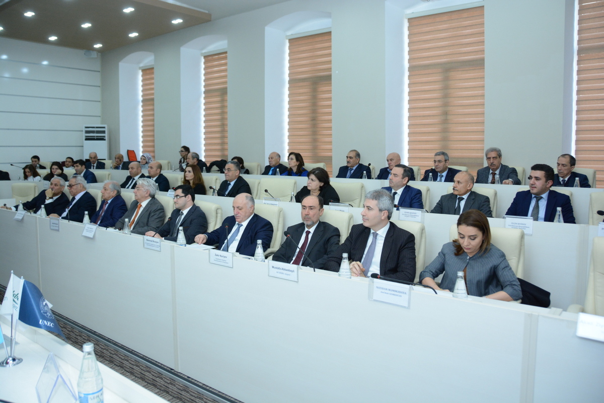 UNEC-də sahibkarlığın inkişafında vergi siyasəti müzakirə olunub