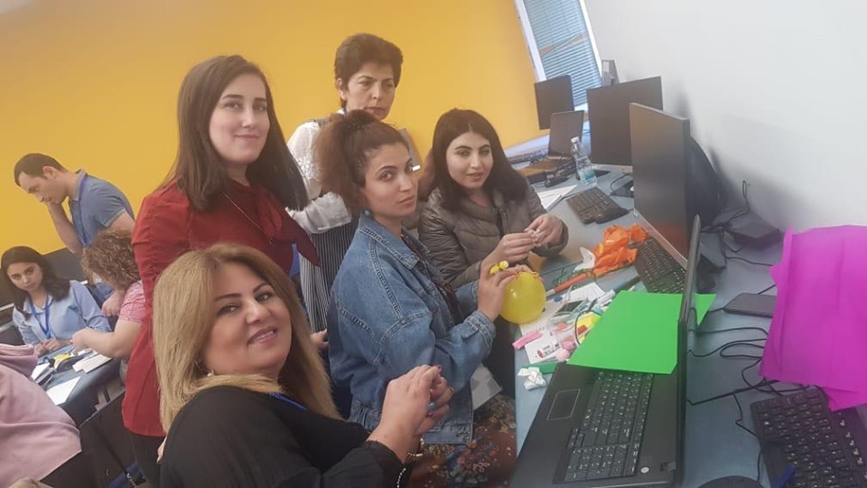 Məcburi köçkün məktəbinin müəllimi İsraildə öyrəndiklərini burada tətbiq edəcək –Gələcəyin təhsili