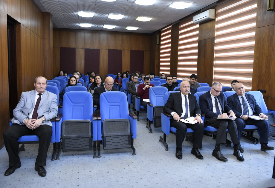 ADNSU-da “Universitet layihələri”nin nəticələri müzakirə olunub 