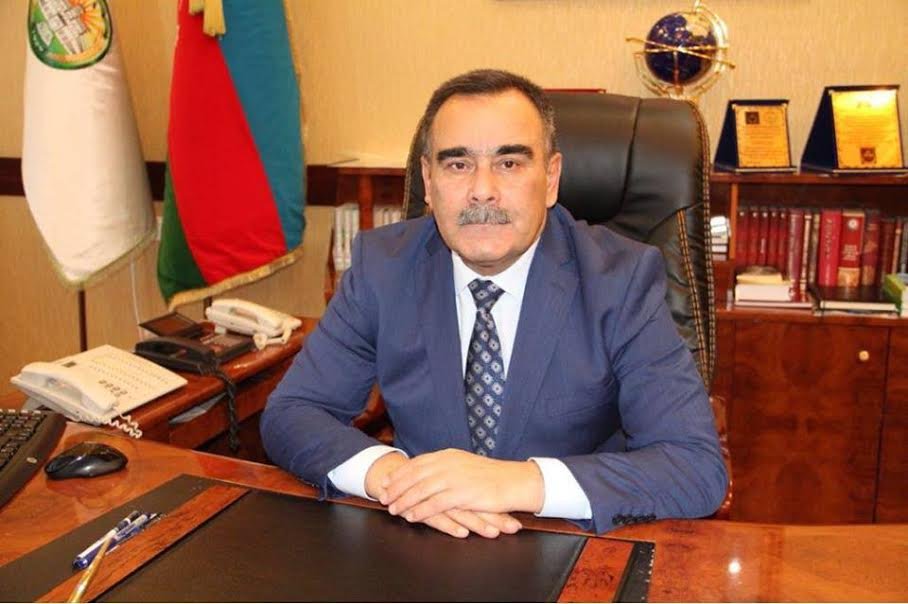 Rektor xadimə ilə rəqs etdi –Tələbələr isə alqışladı -VİDEO