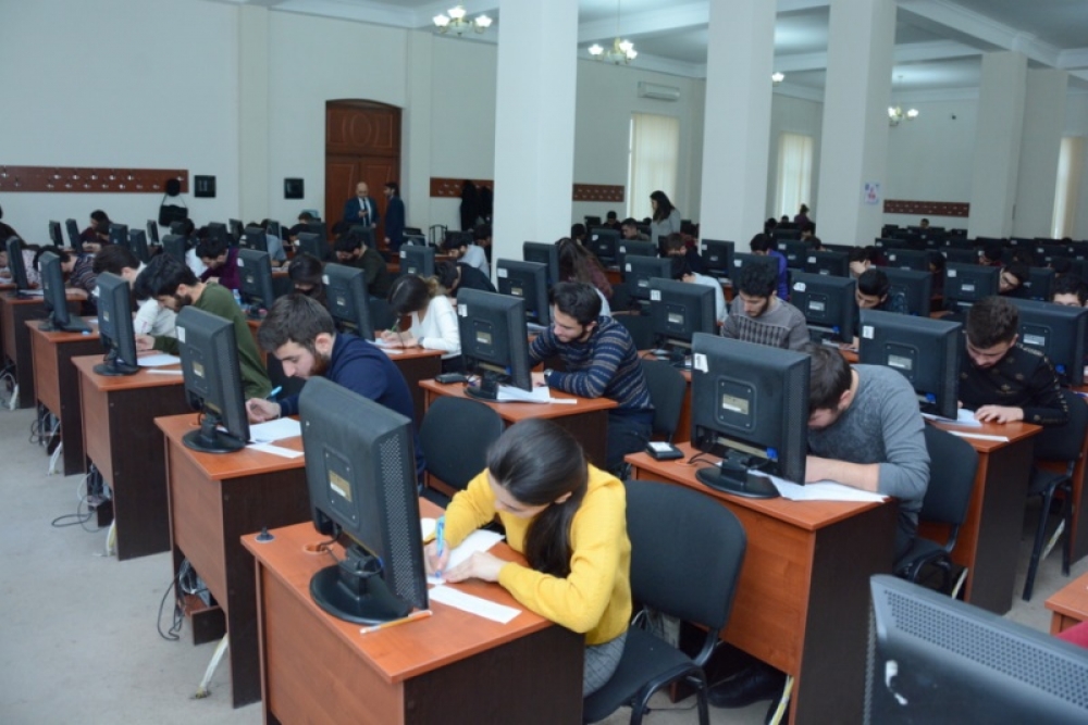 UNEC-də 16 minədək bakalavr və magistr imtahan verəcək