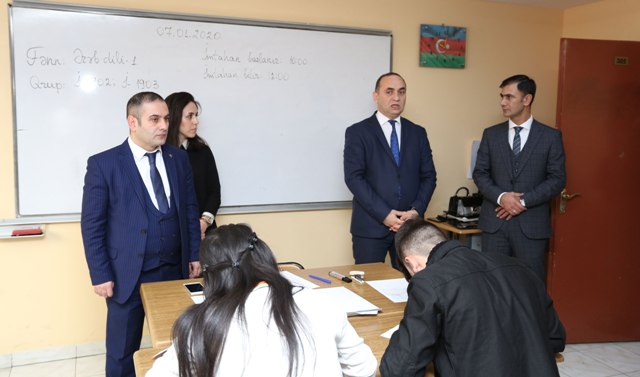Rektor imtahanın gedişini izlədi - FOTO