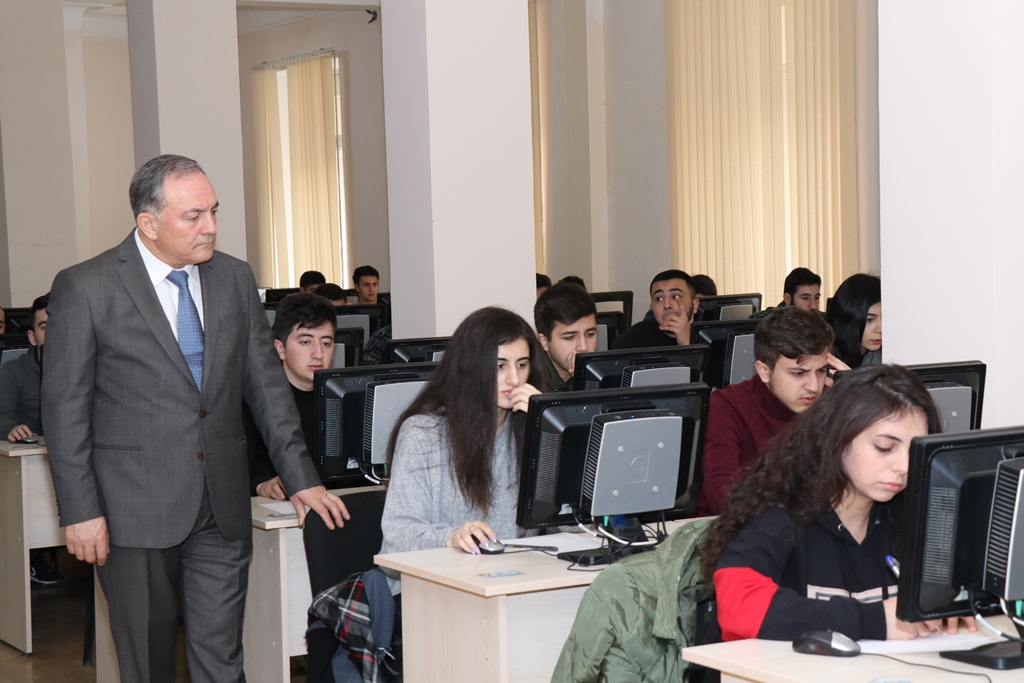 AzTU-nun rektoru imtahan prosesini izlədi
