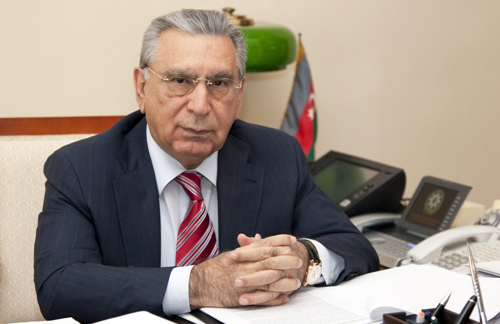 Ramiz Mehdiyev institut direktoru və şəhərcik müdirini  işdən çıxardı