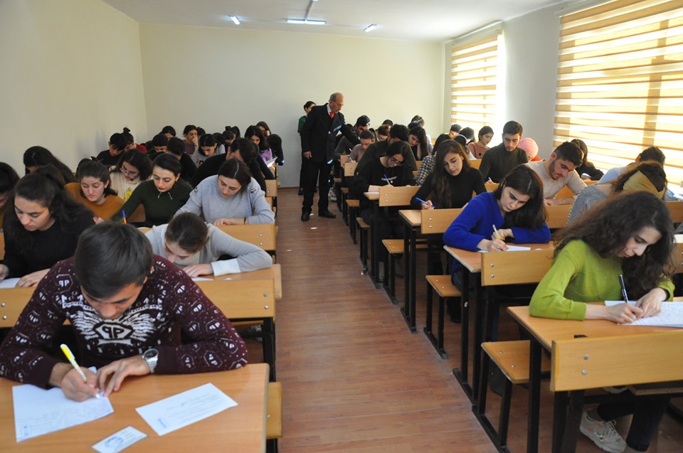  İctimai şuranın üzvləri  imtahanların gedişini izləyiblər