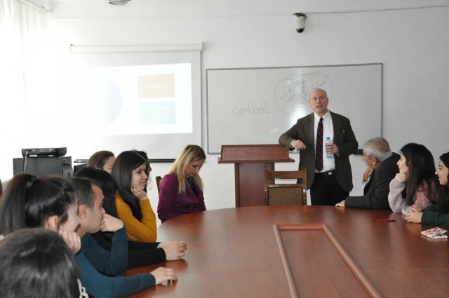 Amerikalı professor Mingəçevir Dövlət Universitetində təlim keçib