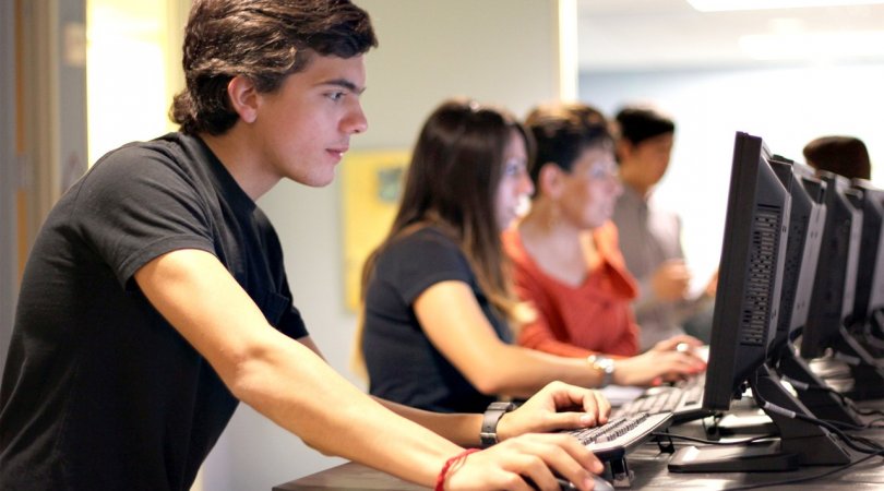 Proqramlaşdırma üzrə təhsil alan tələbələrin universiteti bitirən kimi əlavə kursa getməsinə səbəb? – ARAŞDIRMA