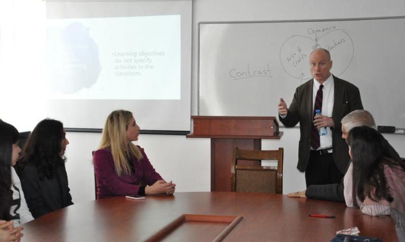 Amerikalı professor ali məktəbdə təlim keçib