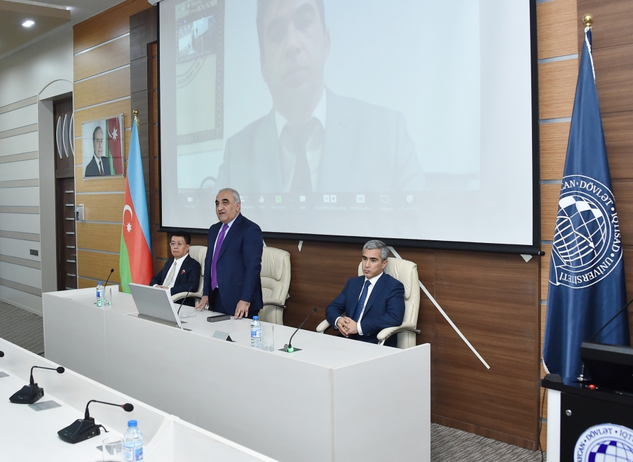 UNEC-də distant Çin dili kurslarını bitirən tələbələrə sertifikatlar təqdim olunub
