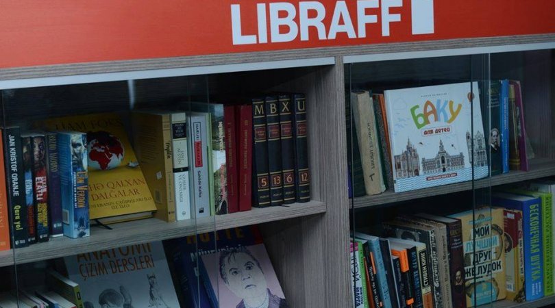 Avtovağzalda kitab rəfləri quraşdırıldı