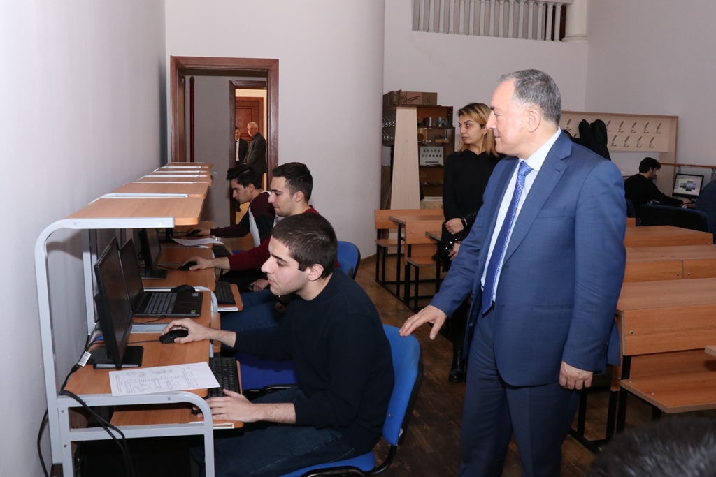 AzTU rektoru şifahi imtahan prosesini izlədi