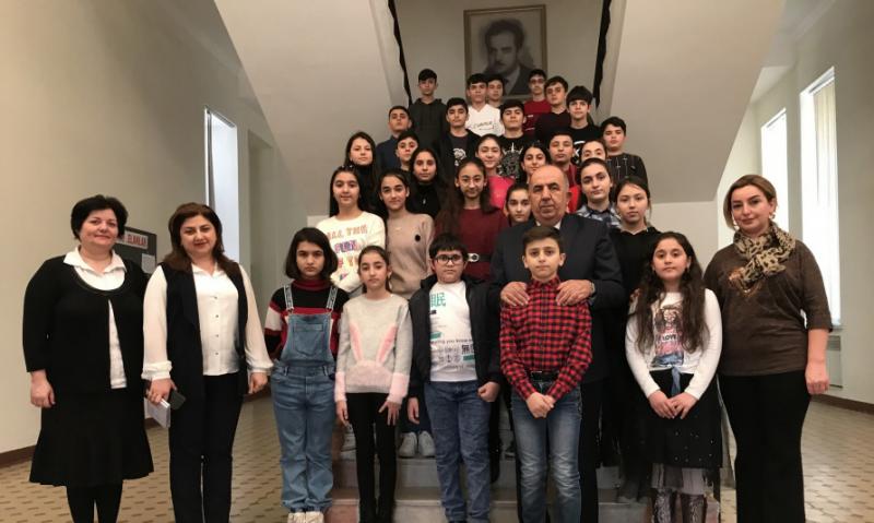 2 nömrəli Uşaq-Gənclər İnkişaf Mərkəzinin şagirdləri AMEA-da