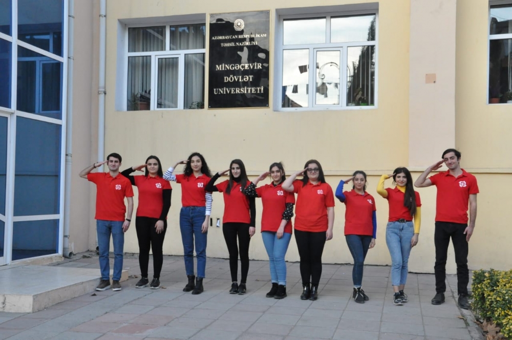 Mingəçevir Dövlət Universitetinin könüllü tələbələri “Əsgərə salam” aksiyasına qoşulublar