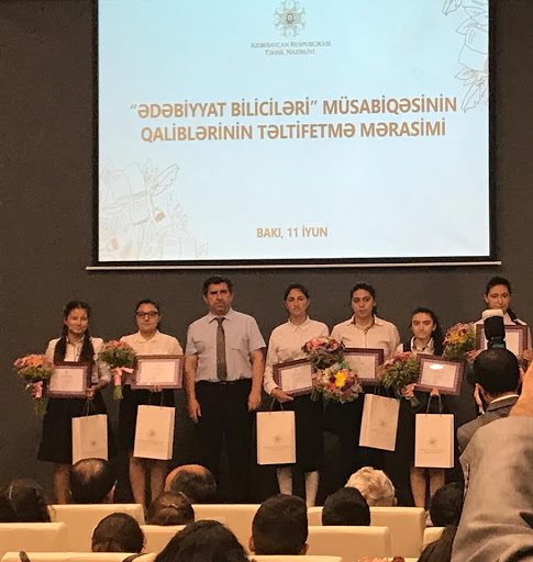 Ədəbiyyat bilicisi:\