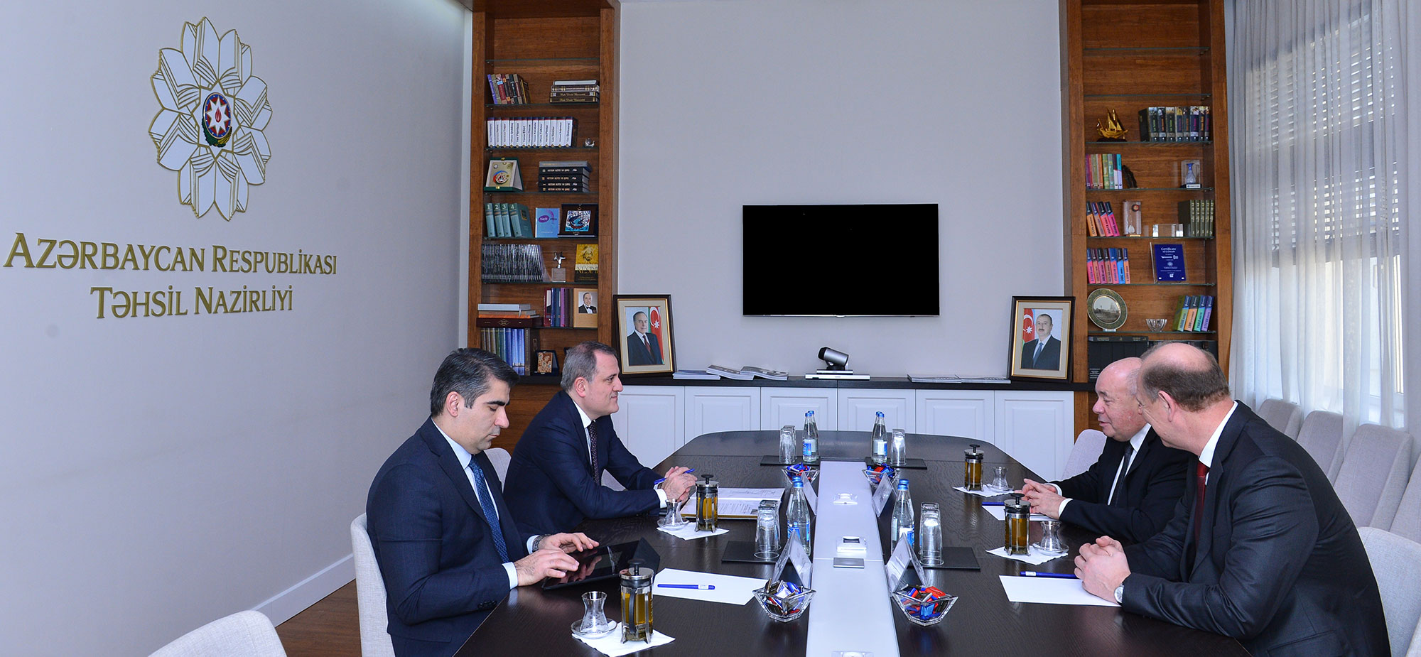 Təhsil naziri Rusiya Prezidentinin xüsusi nümayəndəsi ilə görüşüb