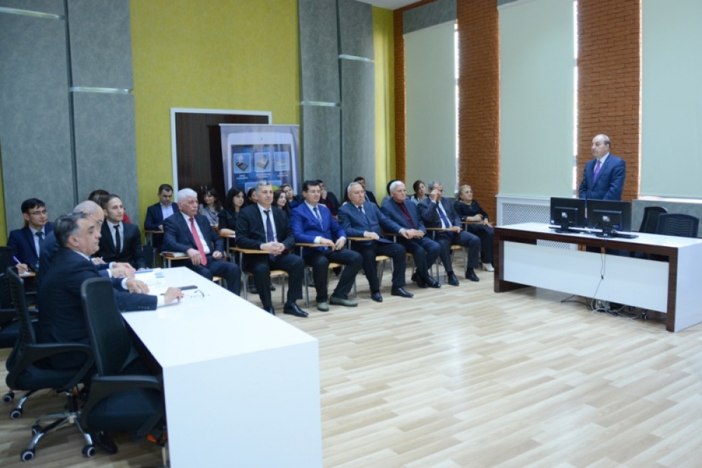 UNEC-də seminar: Qiymətli kağızlar bazarının inkişafı