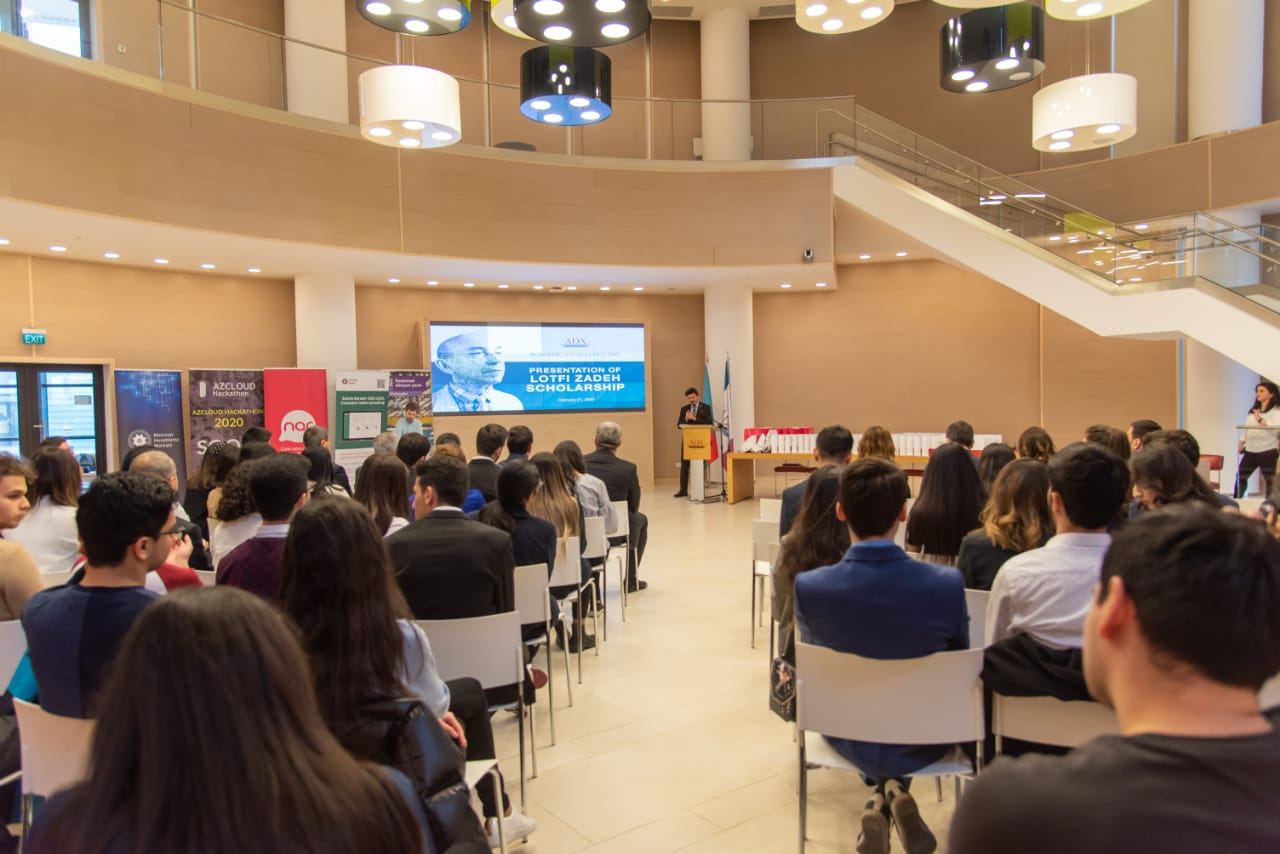 “Nar” ADA Universitetinin İT üzrə fərqlənən tələbələrinə dəstək olub (FOTO)