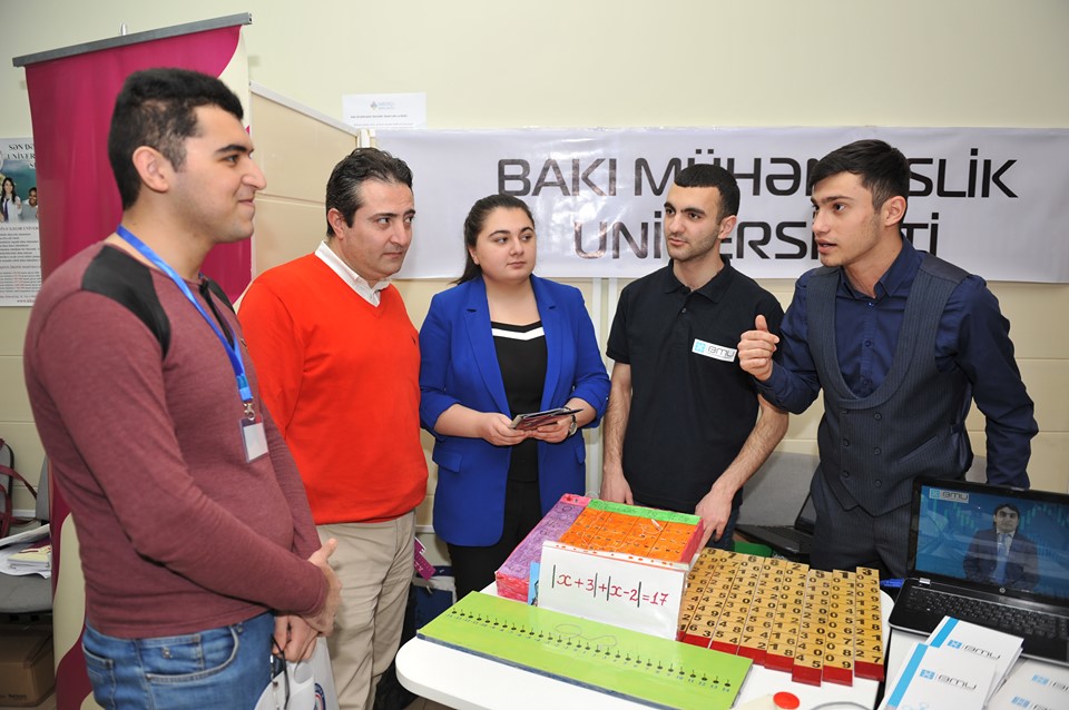 BMU ali təhsil müəssisələrinin sərgisində iştirak edib