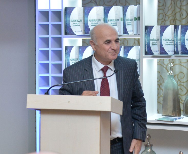 Müəllimlərin əlbəəl axtaracaqları kitabın müəllifi: \
