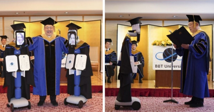 Diplomları tələbələr əvəzinə robotlar aldı