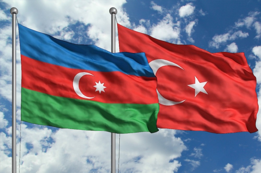 Türkiyəli müəllimə azərbaycanlı tələbəyə YARDIM ETDİ