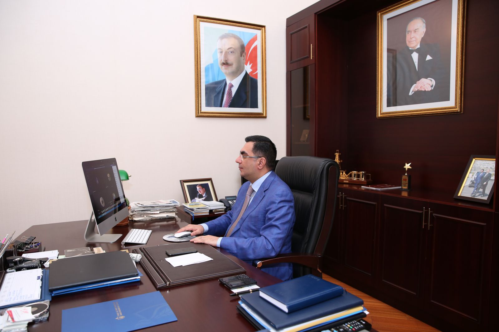 Elmar Qasımov onlayn iclas keçirib
