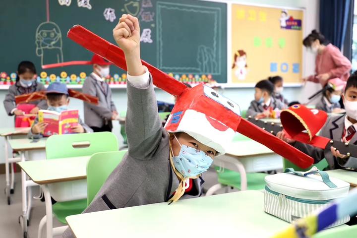 Məktəblər yenidən açıldı - Sosial mediada bu rəngli görüntülər ortaya çıxdı