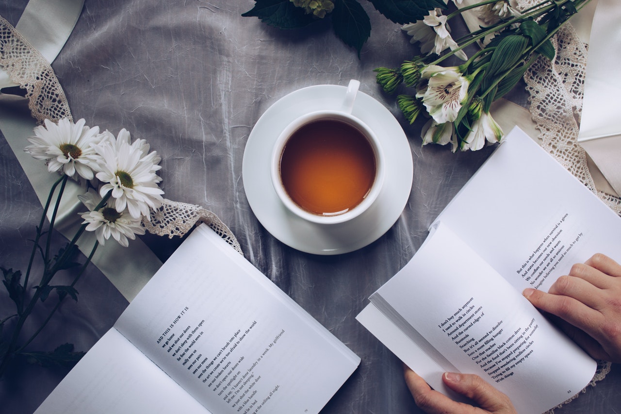 Uzun kitab oxuya bilməyənlər üçün 10 qısa kitab məsləhəti!