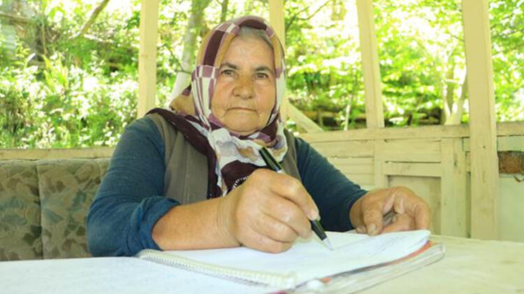 63 yaşında diplom aldı, şeir kitabının gəlirini təhsilə bağışladı-ÖRNƏK