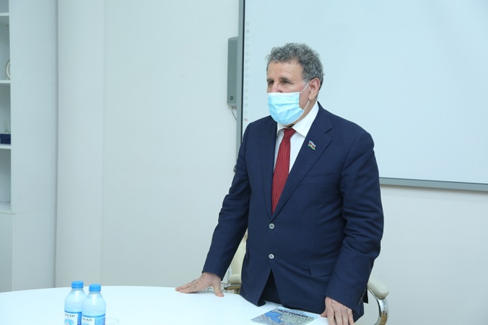 AMEA-da ölkə başçısının çağırışlarından irəli gələn məsələlərin icrasına dair müzakirələr aparılıb
