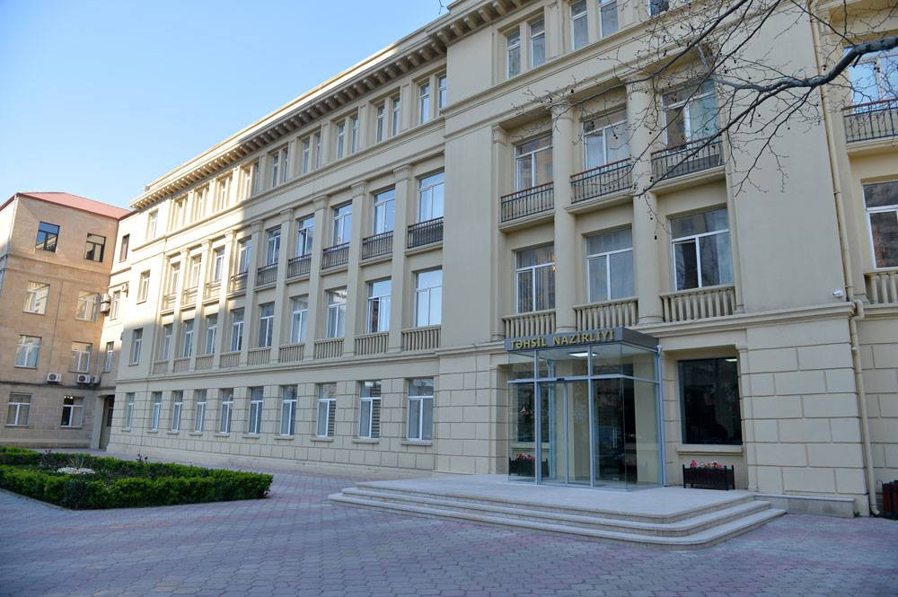 Təhsil Nazirliyi işçi axtarır - SİYAHI