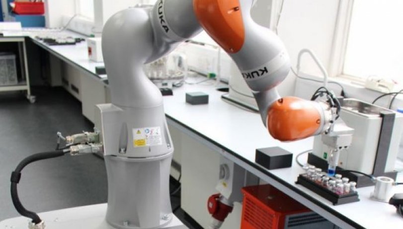 İnsandan 1000 dəfə sürətli işləyən robot alim hazırlanıb