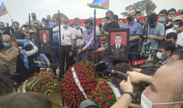 General Polad Həşimov və polkovnik İlqar Mirzəyev II Fəxri Xiyabanda dəfn olundu - FOTO