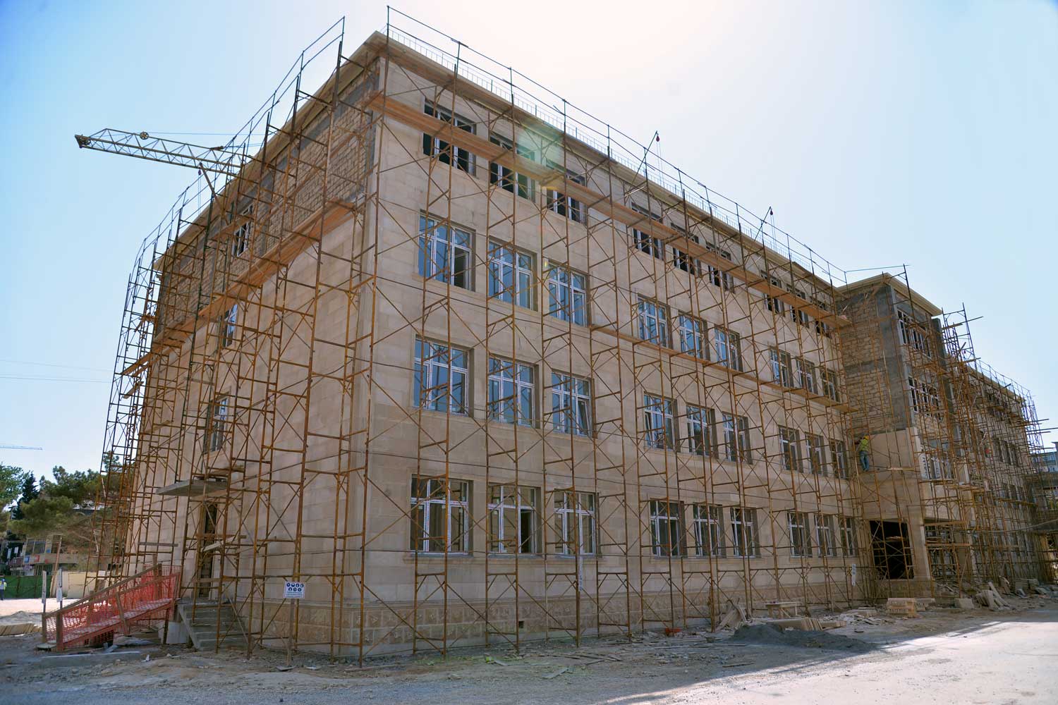 Paytaxtda yeni məktəb binaları inşa olunur  