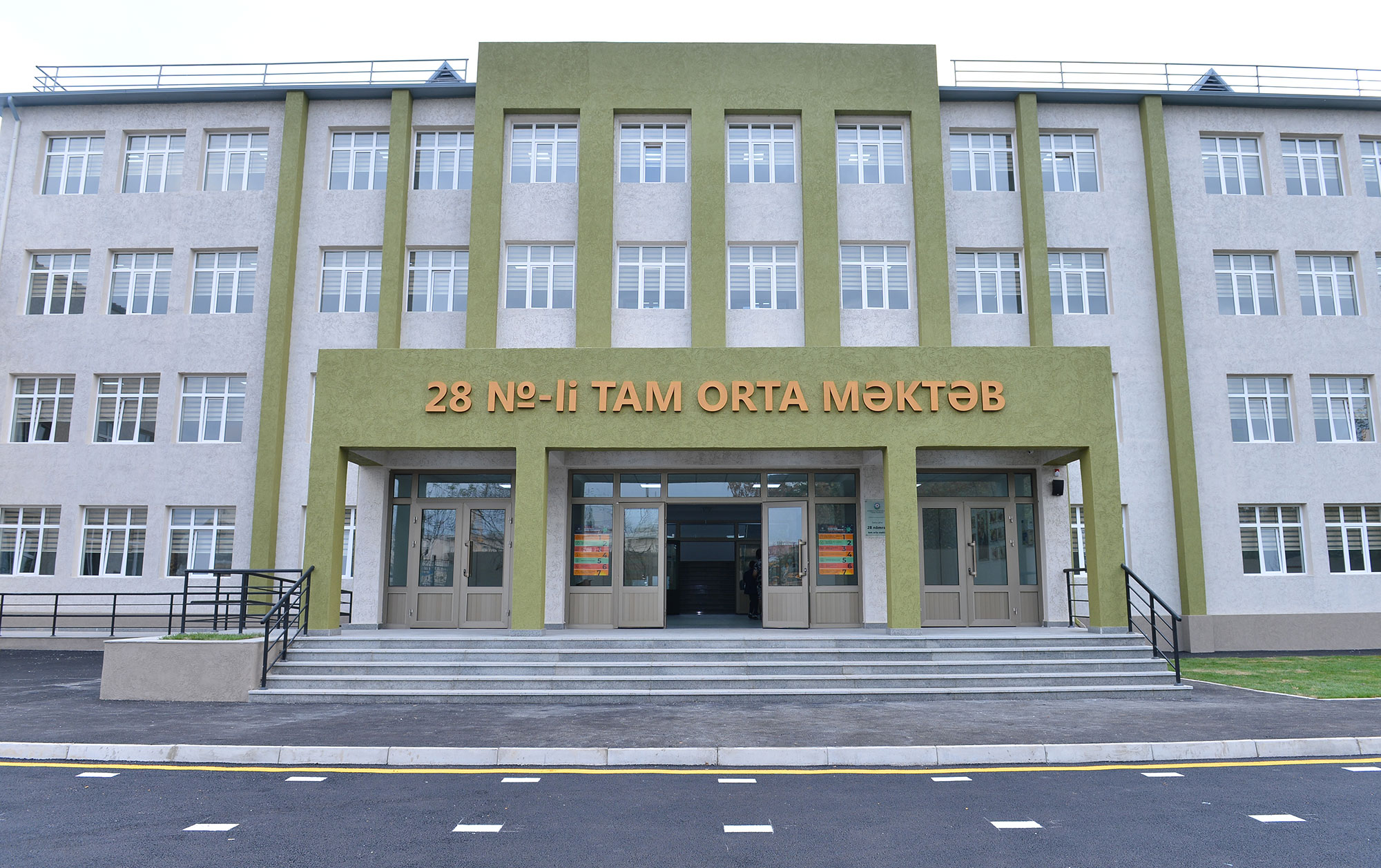 Gəncədə yeni inşa olunmuş 28 saylı məktəbin binası istifadəyə verildi