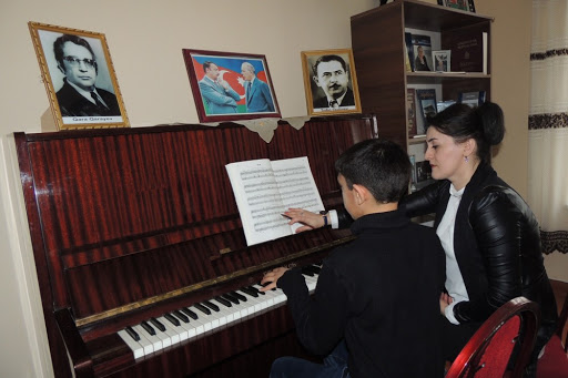 Məktəblərdə musiqi müəllimi işləmək üçün şərtlər çətinləşdi – Ən azı…