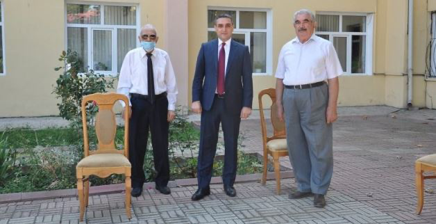 MDU-da təqaüdə ayrılan iki qocaman müəllimlə görüş