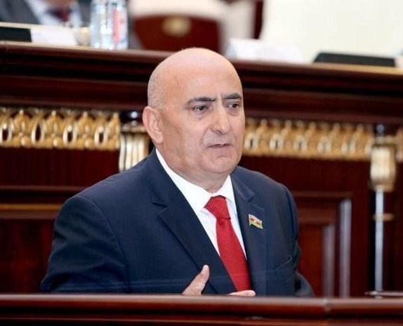 Deputat: “Ali məktəblərə qəbul qaydaları dəyişməlidir”