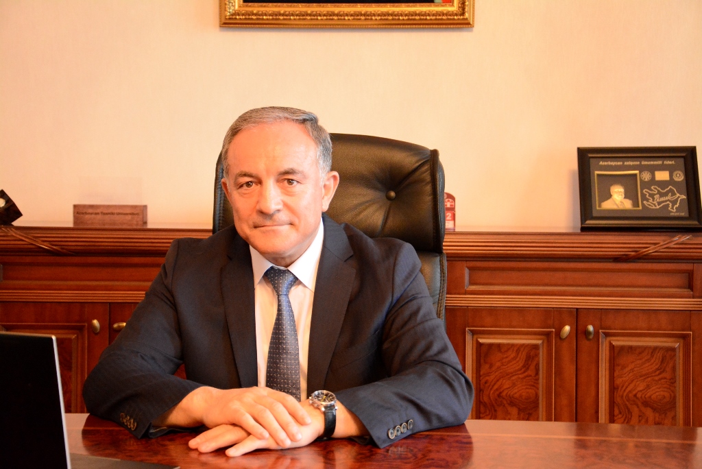 AzTU rektoru müəllimləri təbrik edib