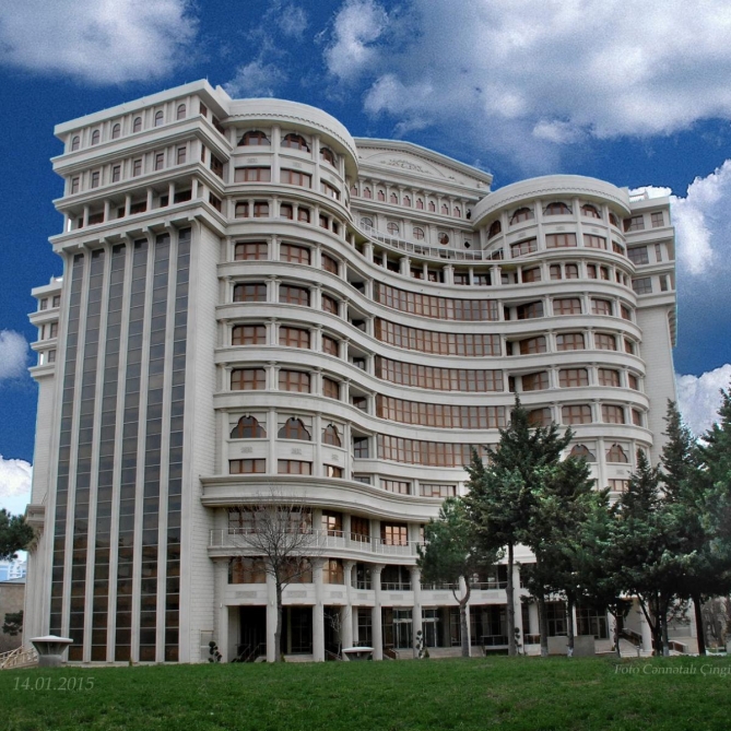 Tibb Universitetinin 14 həkimi könüllü olaraq cəbhə bölgəsində fəaliyyət göstərir