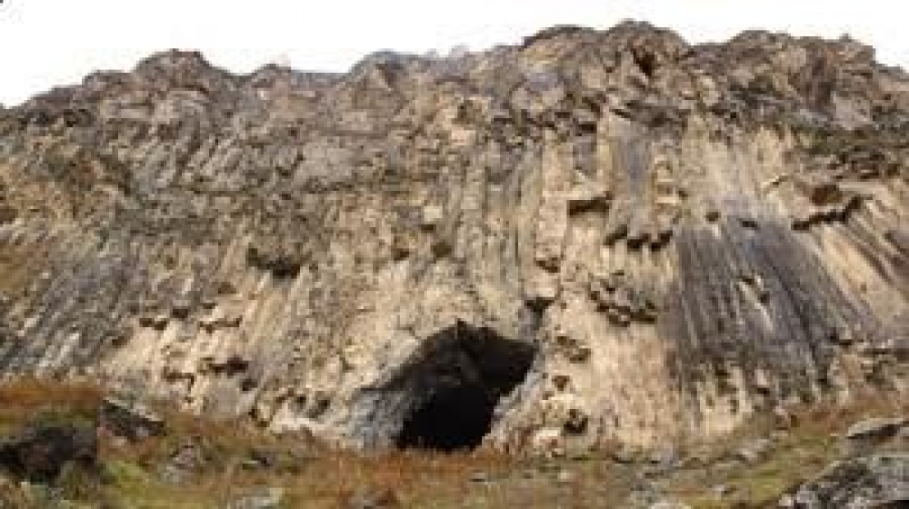 Azıx mağarasında aparılan qanunsuz qazıntı işləri zamanı eksponatlar talan edilib - FOTO