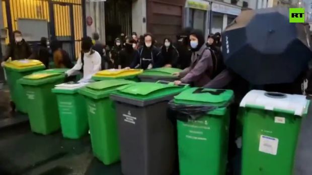 Fransada məktəblilərlə polislər arasında qarşıdurma yaşanıb - VİDEO  