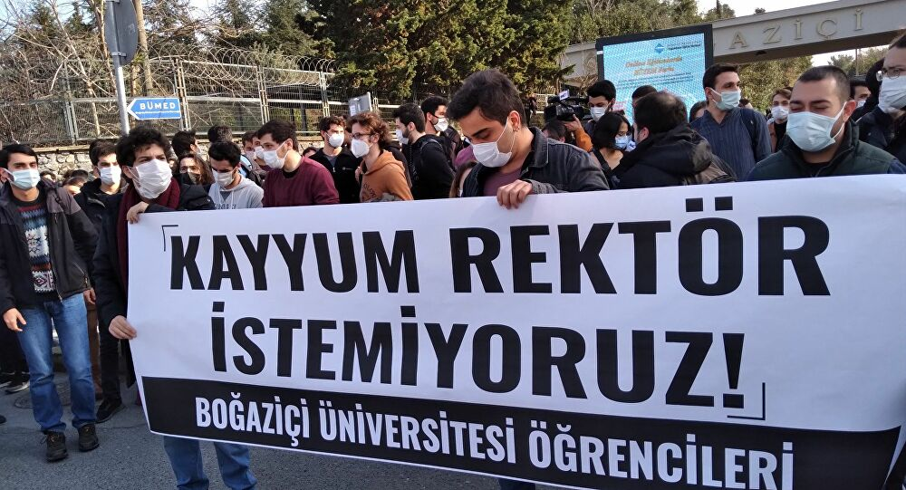 Türkiyənin ən nüfuzlu universitetində tələbələr rektora qarşı etiraz aksiyası keçirdi  - FOTO/VİDEO