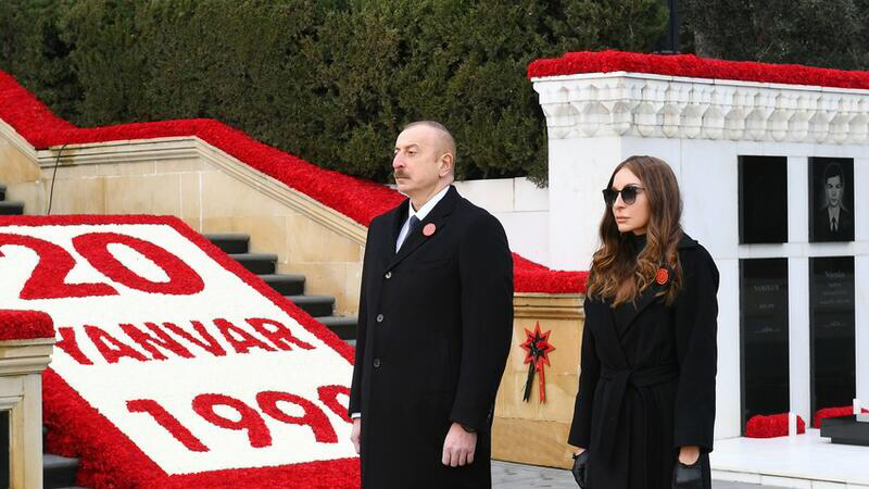 Prezident və xanımı Şəhidlər xiyabanını ziyarət etdi